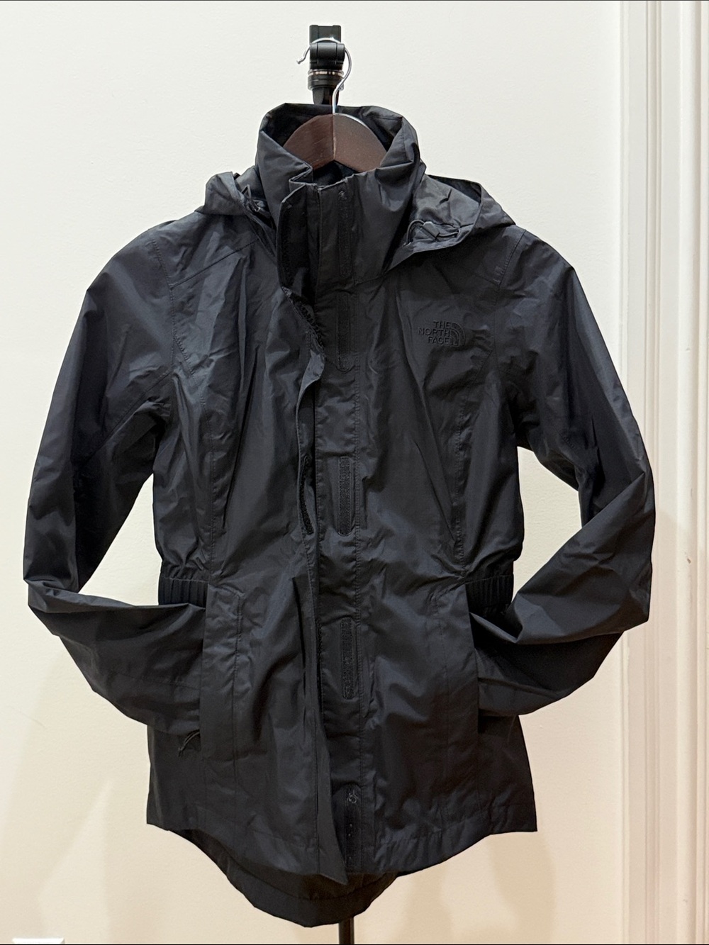 The North Face DryVent Women's Black Hooded Ski/Snow Shell Rain Jacket - Picture 3 of 6